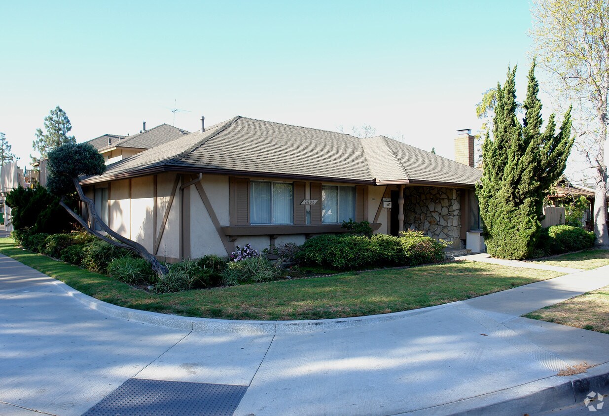 Primary Photo - 2602 W Orion Ave