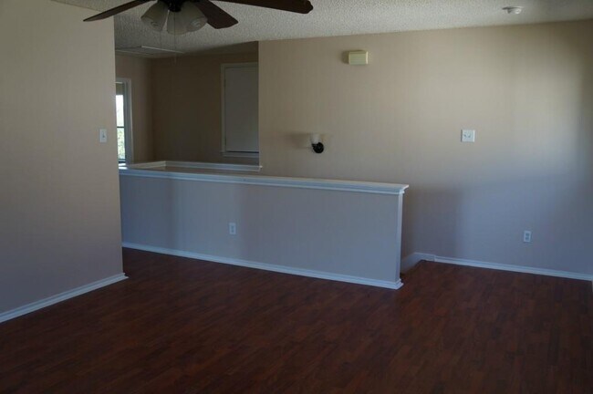 Foto del edificio - 2704 Vinson Ct