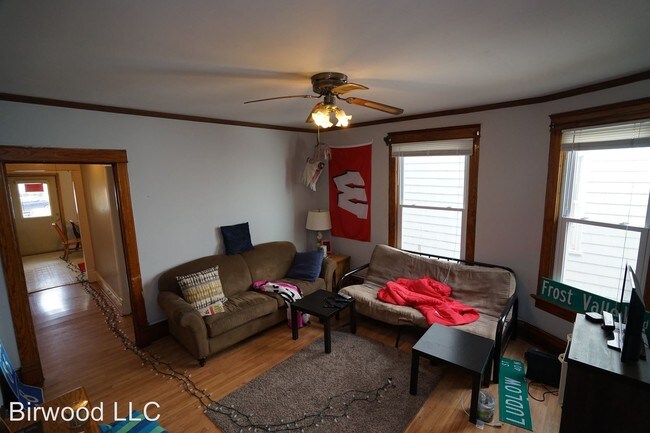 Foto del edificio - 526-528 W Mifflin St