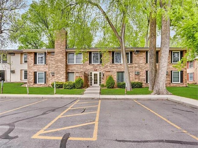 Building Photo - 4454 Cedar Lake Rd S
