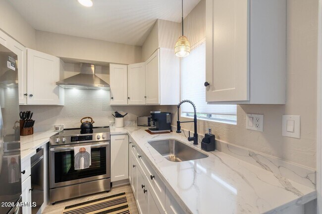 Building Photo - 4610 N 68th St