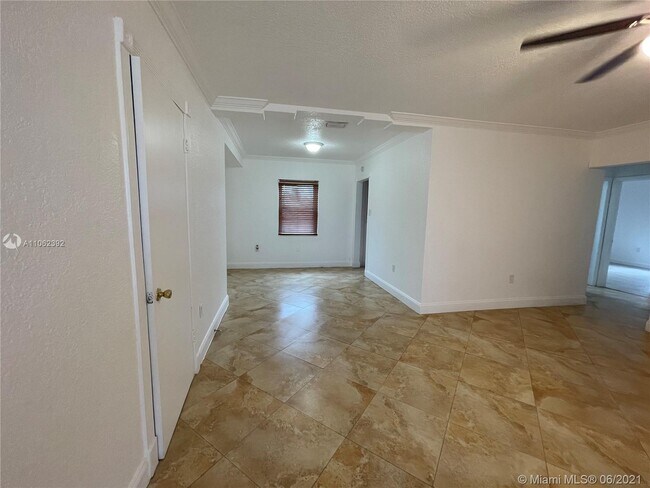 Foto del edificio - 801 NW 148th St