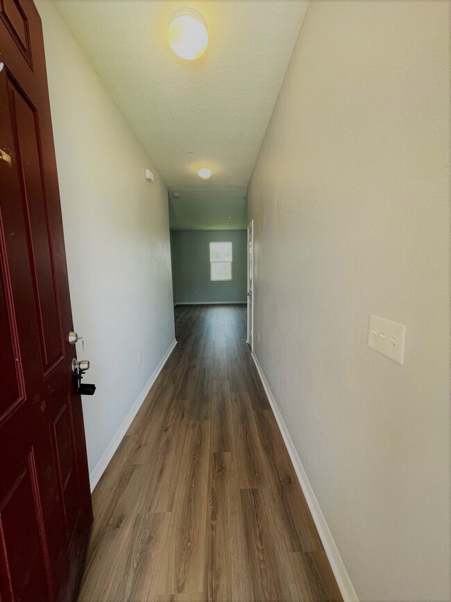 Building Photo - **1/2 OFF FIRST MONTHS RENT** Beautiful 4 ...