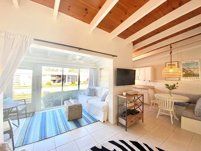 Foto del edificio - 6006 Midnight Pass Rd