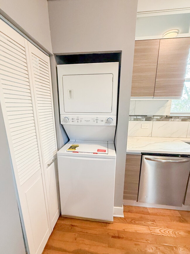 Building Photo - 438 E 49th St