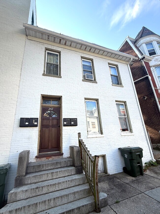 Foto del edificio - 242 S Potomac St