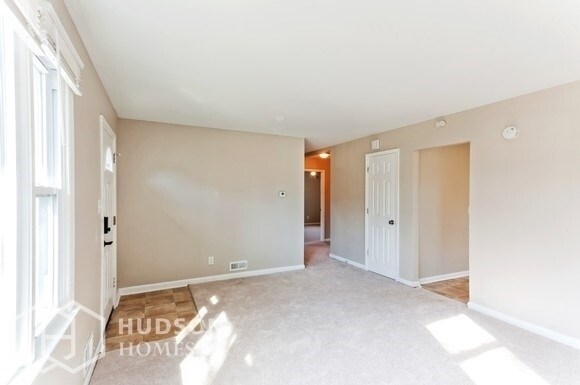 Building Photo - NOW AVAILABLE! - 20 Rosedale Ave, Glen Bur...