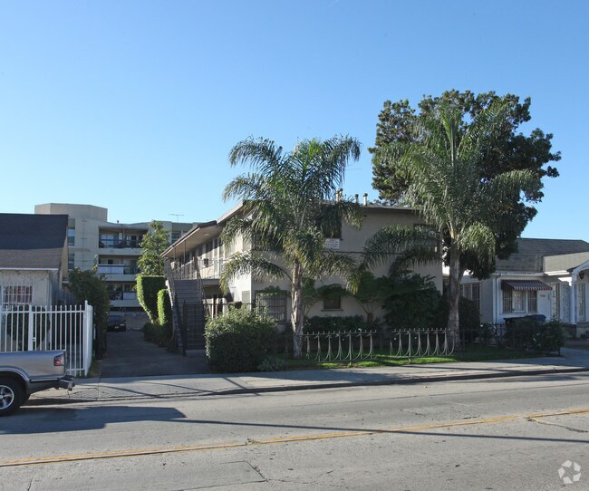 Building Photo - 6416 Fountain Ave