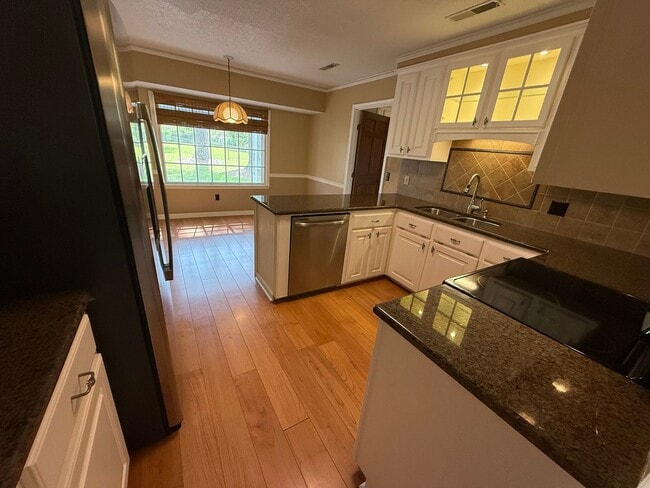 Foto del edificio - 4 Bedroom Brick Home in Alice Drive Area!