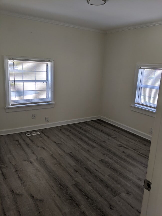 Building Photo - 509 Burlington Ave
