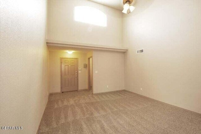 Foto del edificio - 7049 Falling Leaf Cir