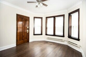 Building Photo - 3819.5 N Greenview Ave