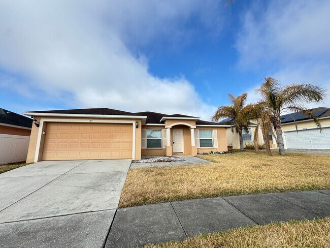 Foto del edificio - Spacious 4 Bedroom / 3 Bathroom Home in Davenport