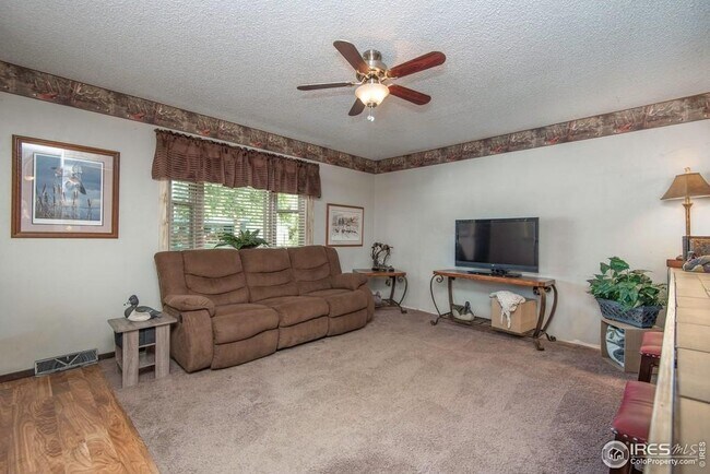Building Photo - 1125 Cottonwood Dr