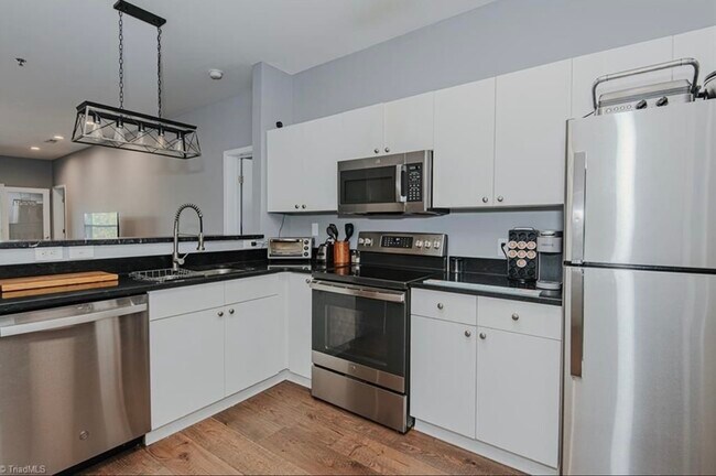 Foto del edificio - 302 Campus Walk Trl