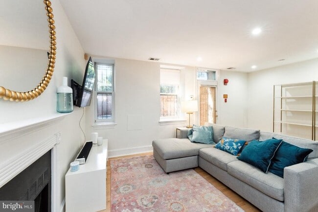 Foto del edificio - 902 D St SE