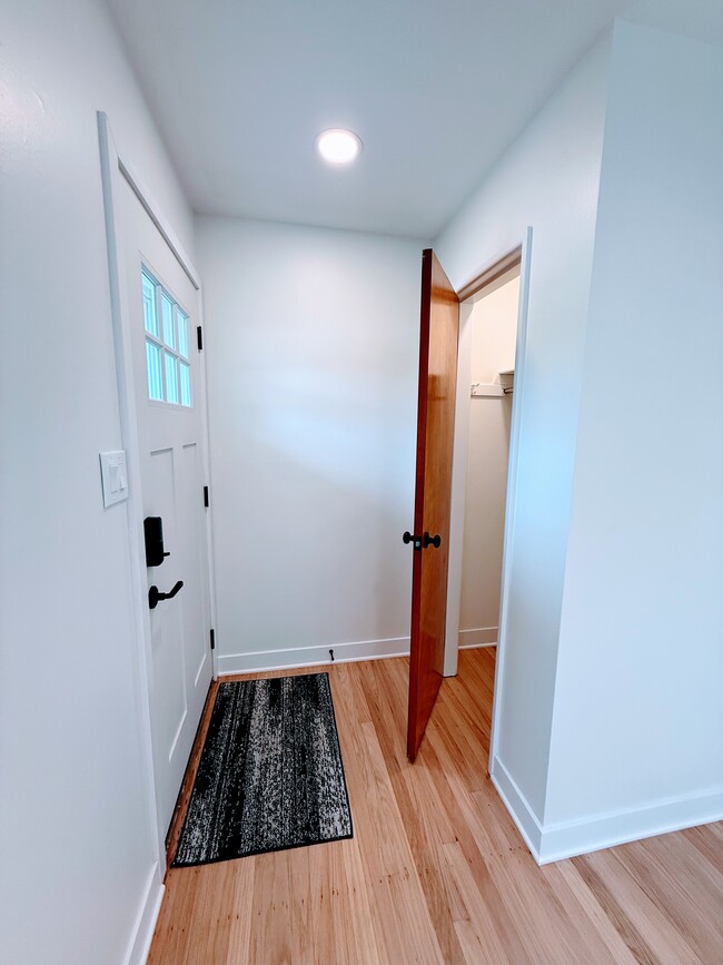Entry and Closet - 470 E Vallette St