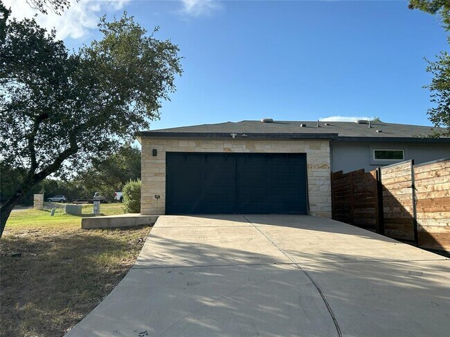 Building Photo - 2201 Vicksburg Cove