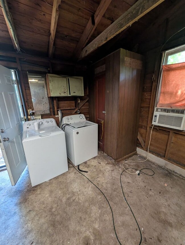 Building Photo - Affordable & Cozy Living at $1,099