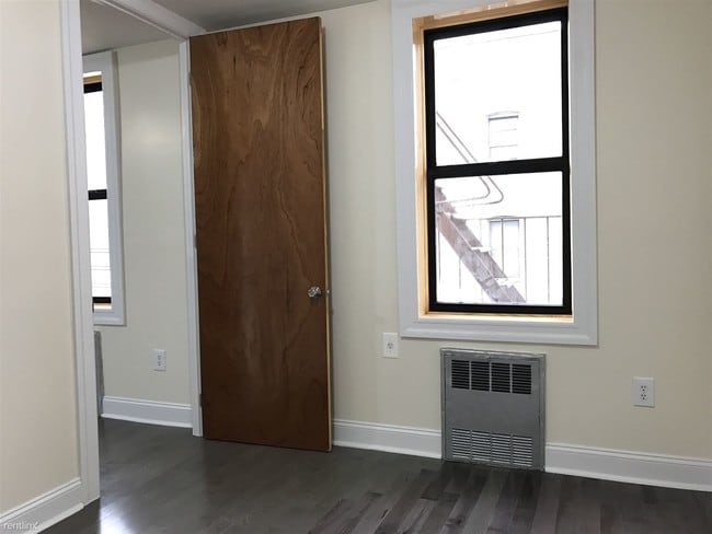 Building Photo - 400 E 21ST St