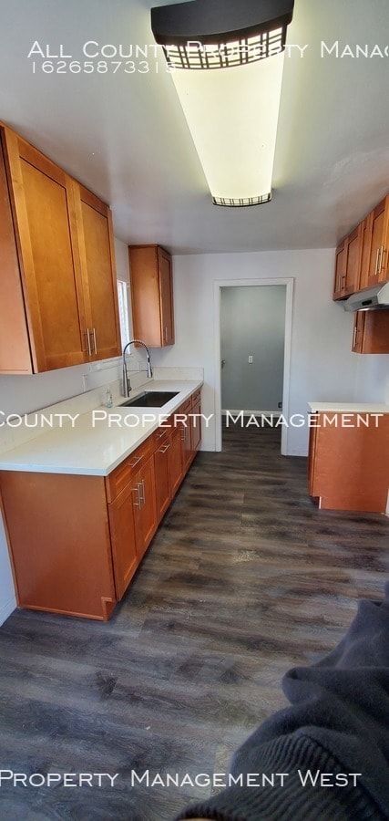 Building Photo - 2 bedroom 1 bath duplex for rent.