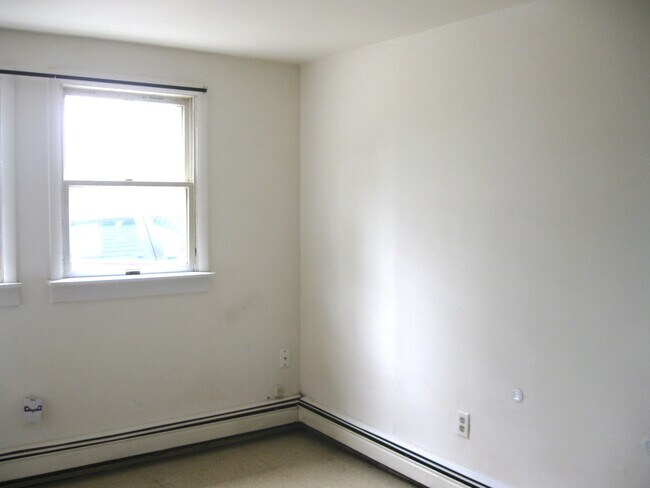 Foto del edificio - 525 Lake Rd