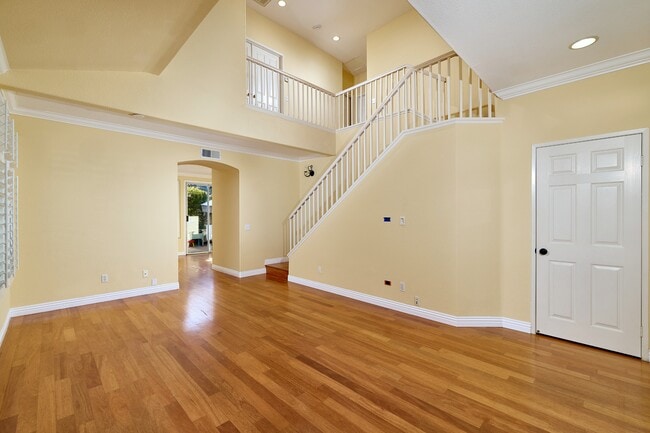 Building Photo - 1008 Cottage Way
