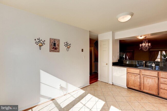 Building Photo - 1329 Templeton Pl