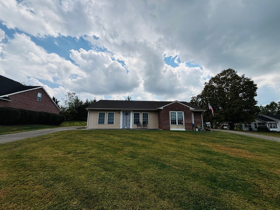 2 Bedroom 1 Bathroom Duplex - 2 Bedroom 1 Bathroom Duplex