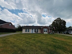 Building Photo - 1070 Elk Dr