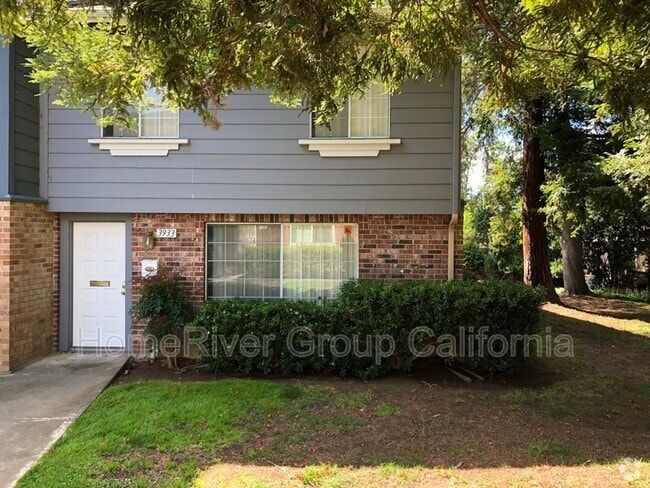 Building Photo - 3933 Oak Villa Cir