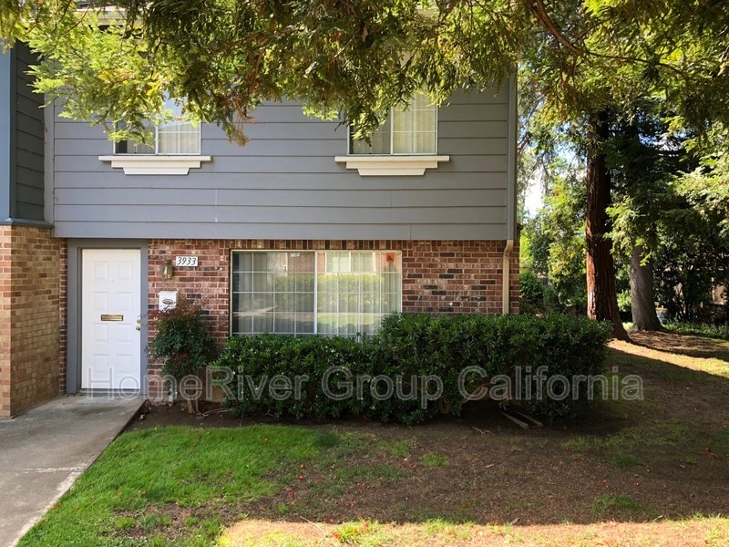Primary Photo - 3933 Oak Villa Cir