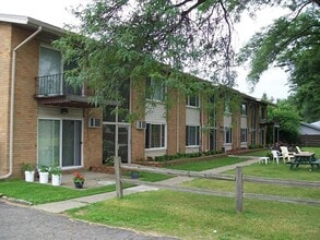 Building Photo - 1490 Nancywood Dr