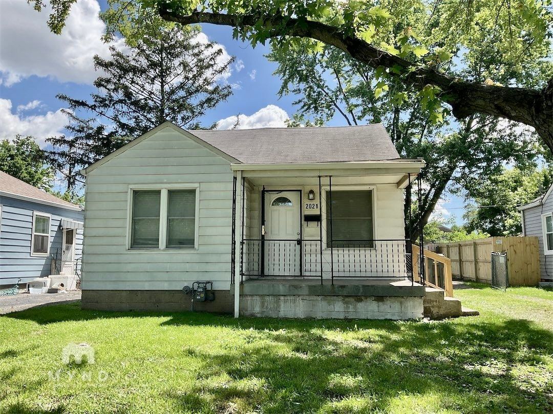 Primary Photo - 2021 N Drexel Ave