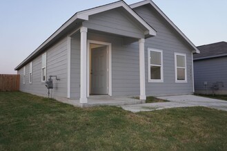 Building Photo - 12903 Lake Fryer