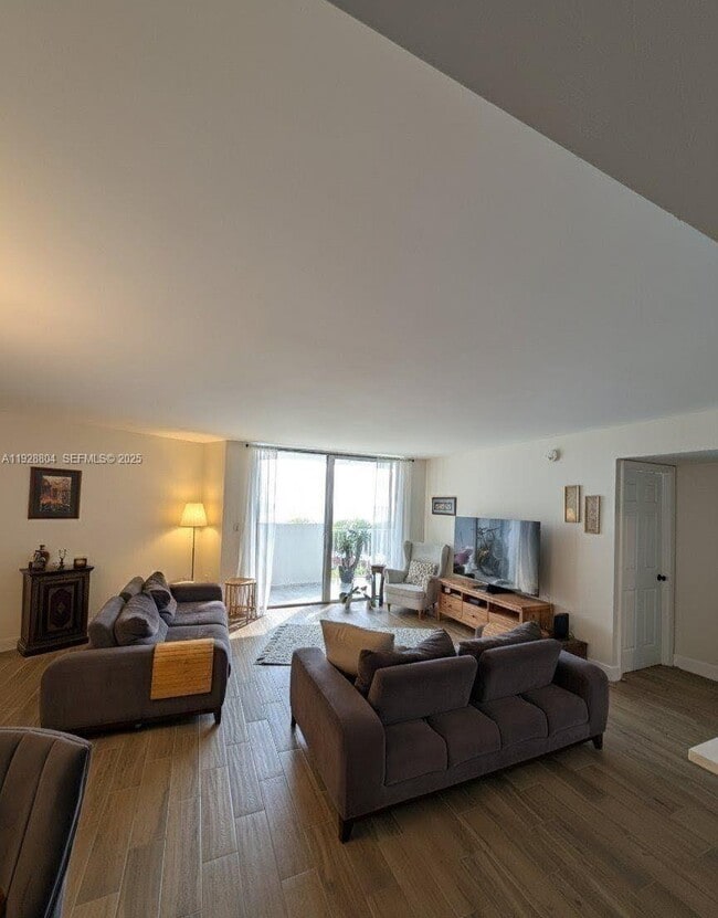 Building Photo - 1200 NE Miami Gardens Dr