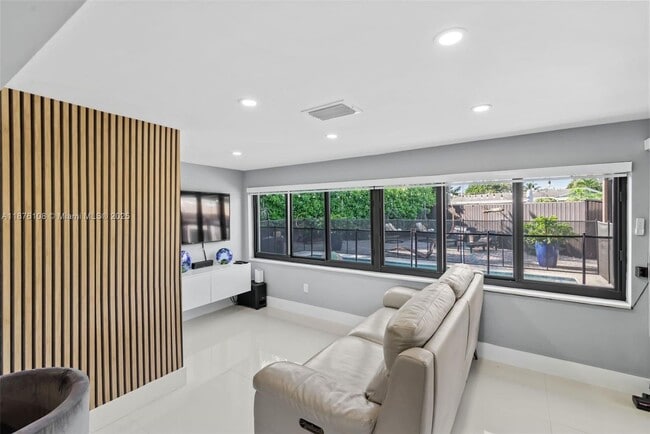 Foto del edificio - 830 SW 93rd Ave