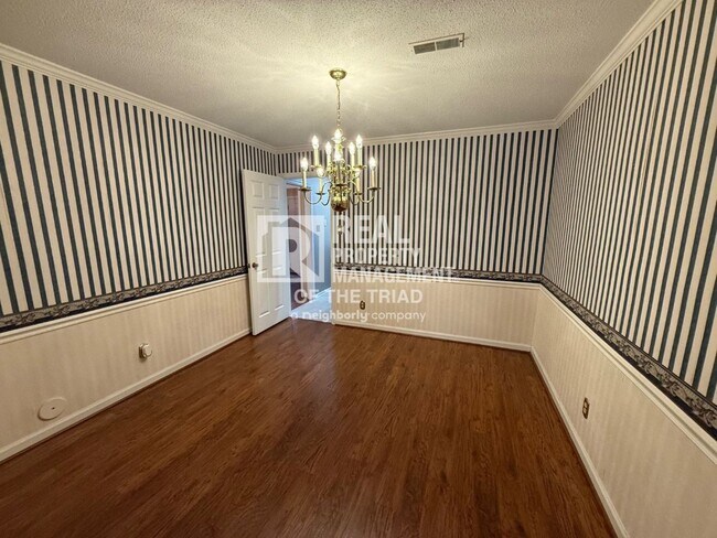 Foto del edificio - 3 Bedroom/ 2.5 bath Townhouse in Greensboro