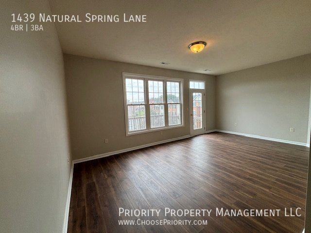 Foto del edificio - Recently renovated and available now!