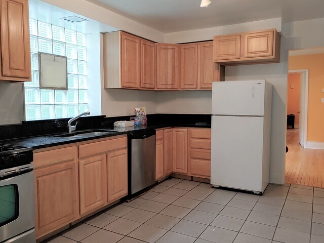 Building Photo - 1052 N Milwaukee Ave