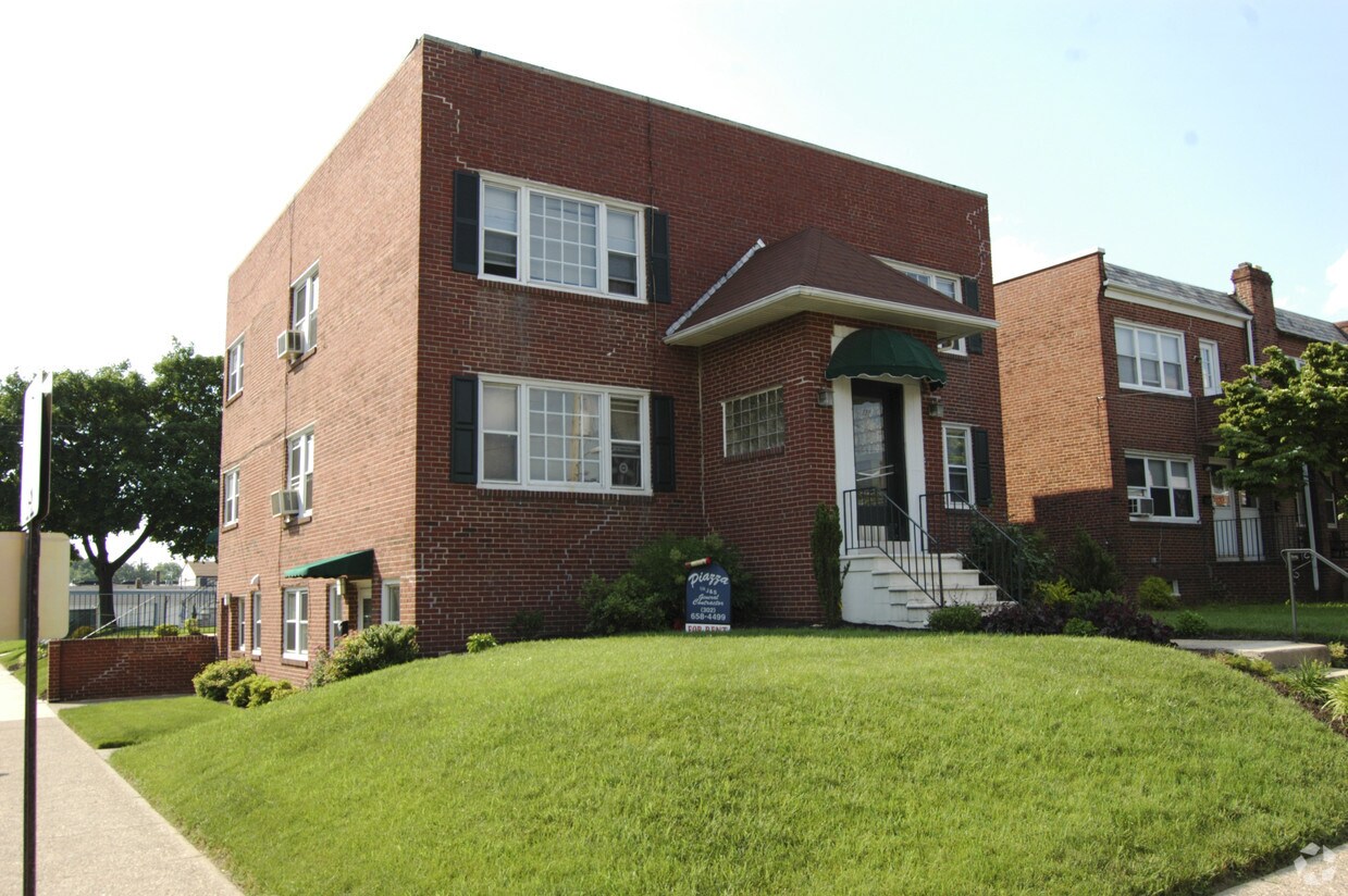 Building Photo - 111 S Scott St