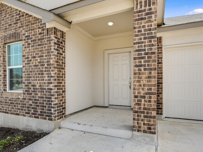 Building Photo - Brand New Home 4/3/3 Kyle!