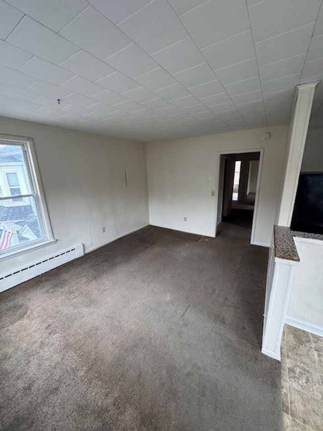 Building Photo - 2 bedroom 1 bathroom