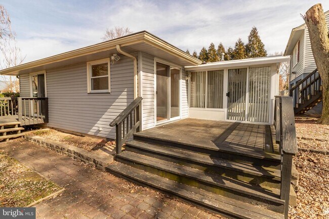 Building Photo - 316 W Woodlawn Ave