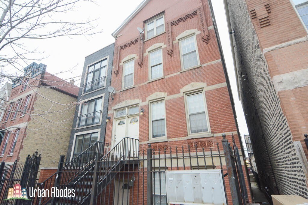 Primary Photo - 1307 N Greenview Ave