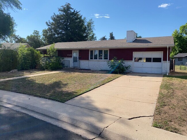 Foto del edificio - STUDENTS WELCOME! 5 Bed 2 Bath Ranch House w/ Basement