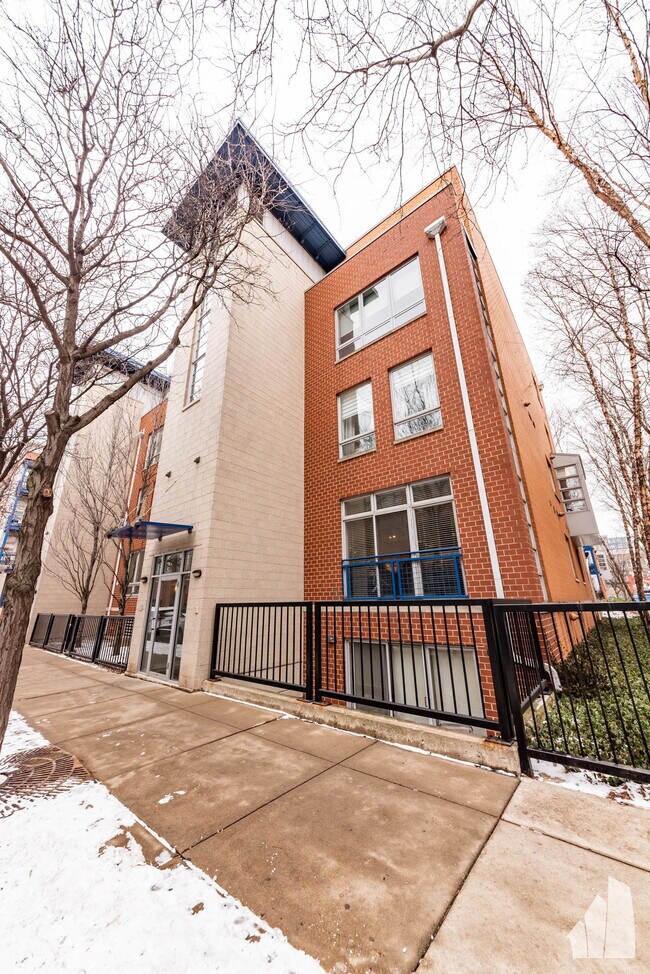 Foto del edificio - 23 N Racine Ave