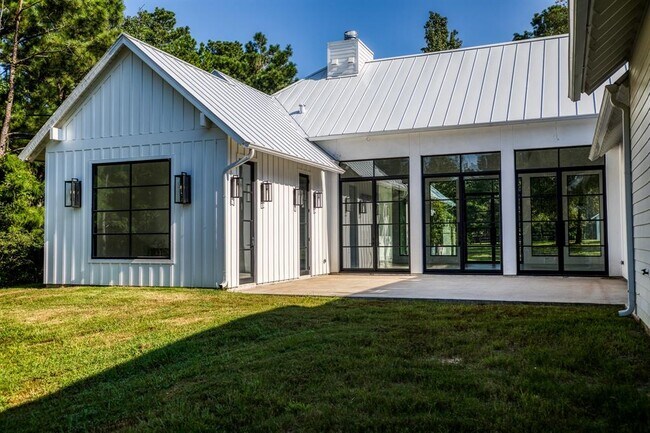 Building Photo - 9879 Stubbs Rd