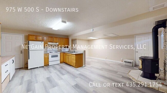 Building Photo - 975 W 500 S