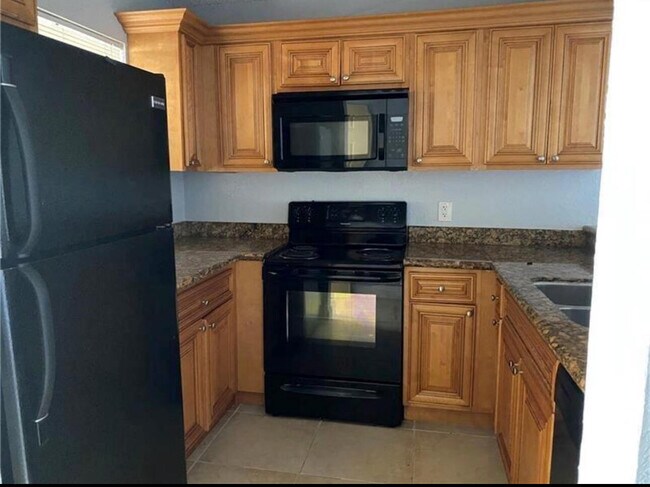 Foto del edificio - 1455 Lake Crystal Dr